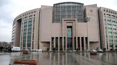 Leman Dergisi Karikatür Soruşturması: Yazı İşleri Müdürü İçin Yakalama Talimatı